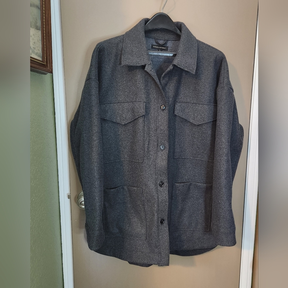Banana Republic Ladies Structured Gray Four Pocket Super Soft Large Shirt Jacket